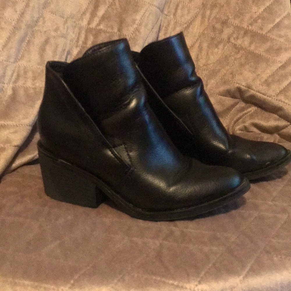 Apt 19 Black Boots